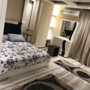 3 bedrooms, iron/ironing board, free WiFi - Cozy and modern apartment  (Kirdasah)