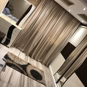 3 室のベッドルーム、アイロン / アイロン台、WiFi (無料)