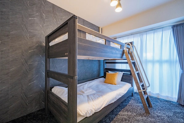 Junior Suite | 2 bilik tidur, gebar bulu kapas, seterika/papan seterika, Wi-fi percuma