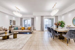 Maison mitoyenne Luxe, 3 chambres, vue mer | Coin séjour | Télévision à écran plat de 60 pouces avec chaînes par câble, Netflix