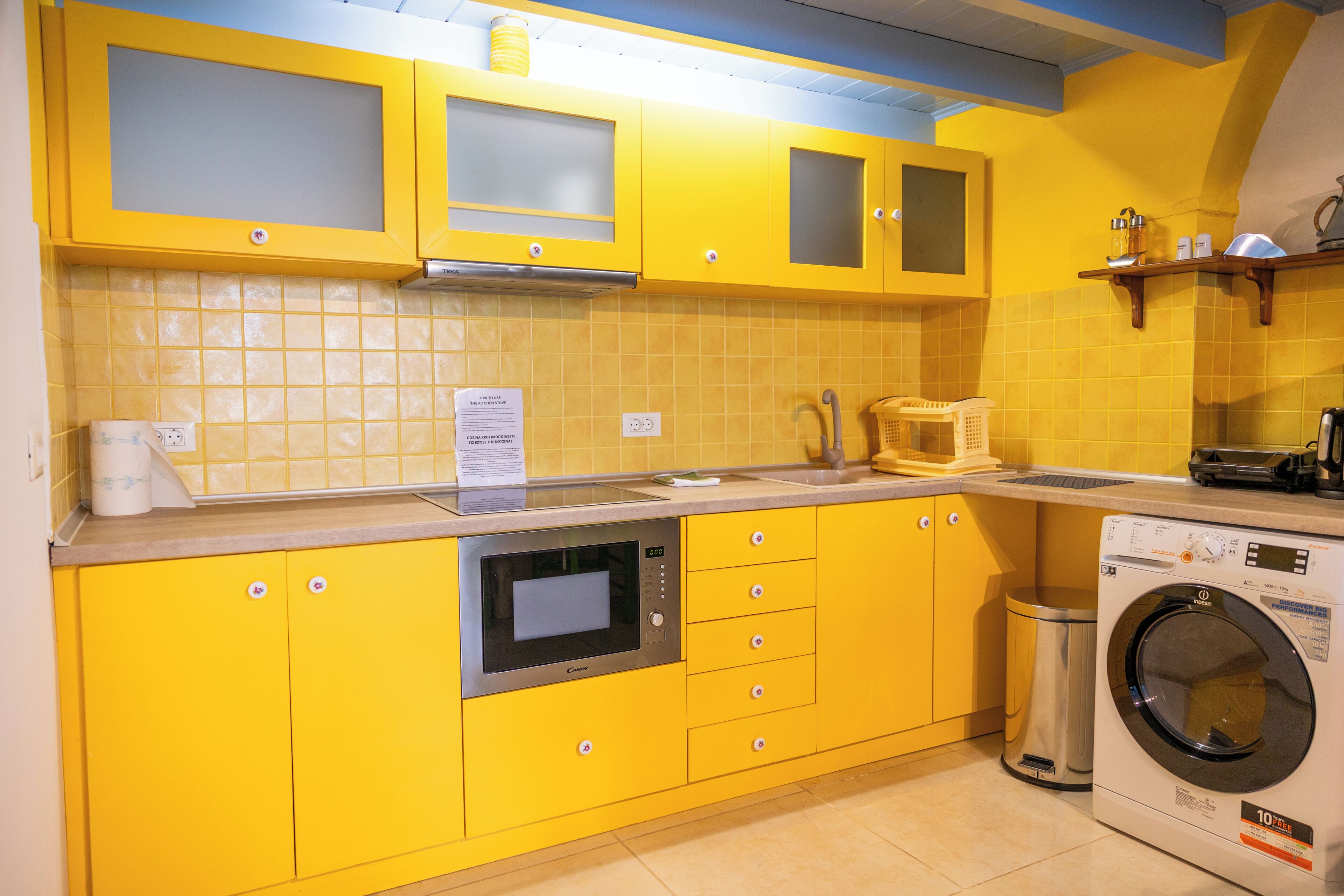 Apartment | Private kitchen | Coffee/tea maker, full-size fridge, microwave, oven