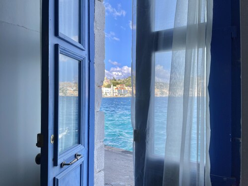 Pitini 2 - Seafront - Harbour view