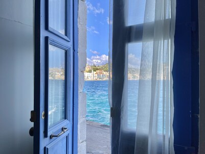 Pitini 2 - Seafront - Harbour view