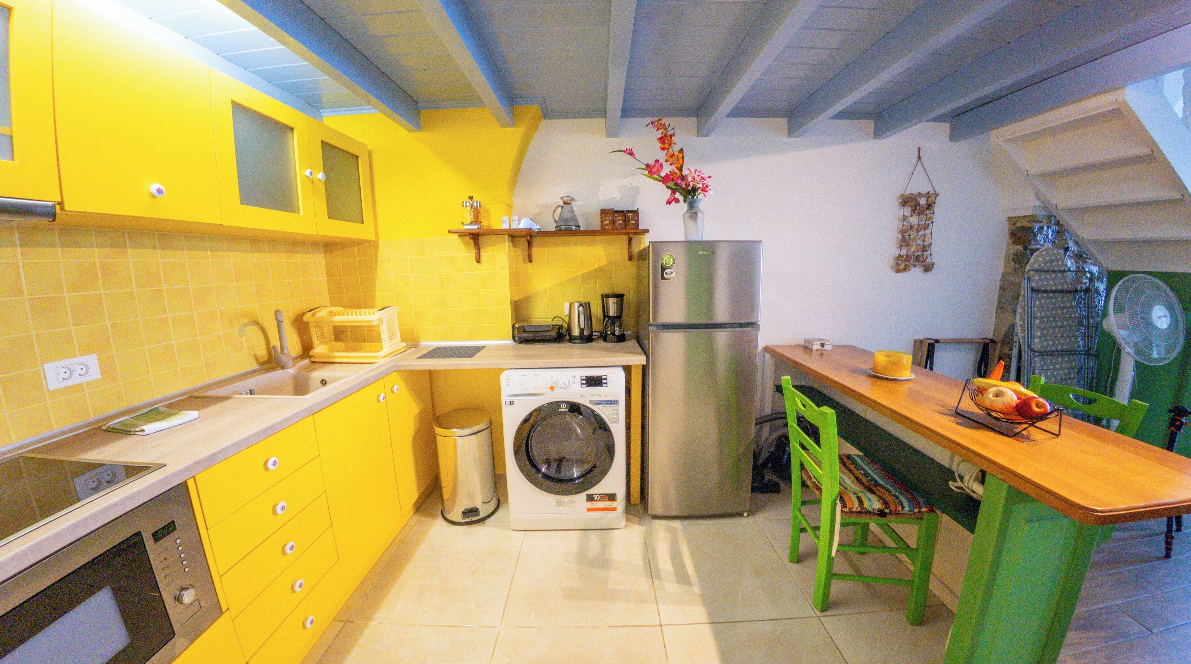 Apartamento | Cozinha privada | Cafeteira/chaleira, geladeira grande, micro-ondas, fogão
