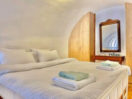 2 habitaciones, caja de seguridad en la habitación y escritorio 