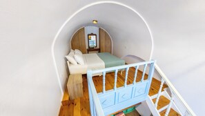 2 habitaciones, caja de seguridad en la habitación y escritorio 