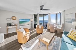 Smart TV - Direct Beachfront! Free Beach Setup Incl! 3 Pools! Close to Restaurants & Bars! (Panama City Beach)
