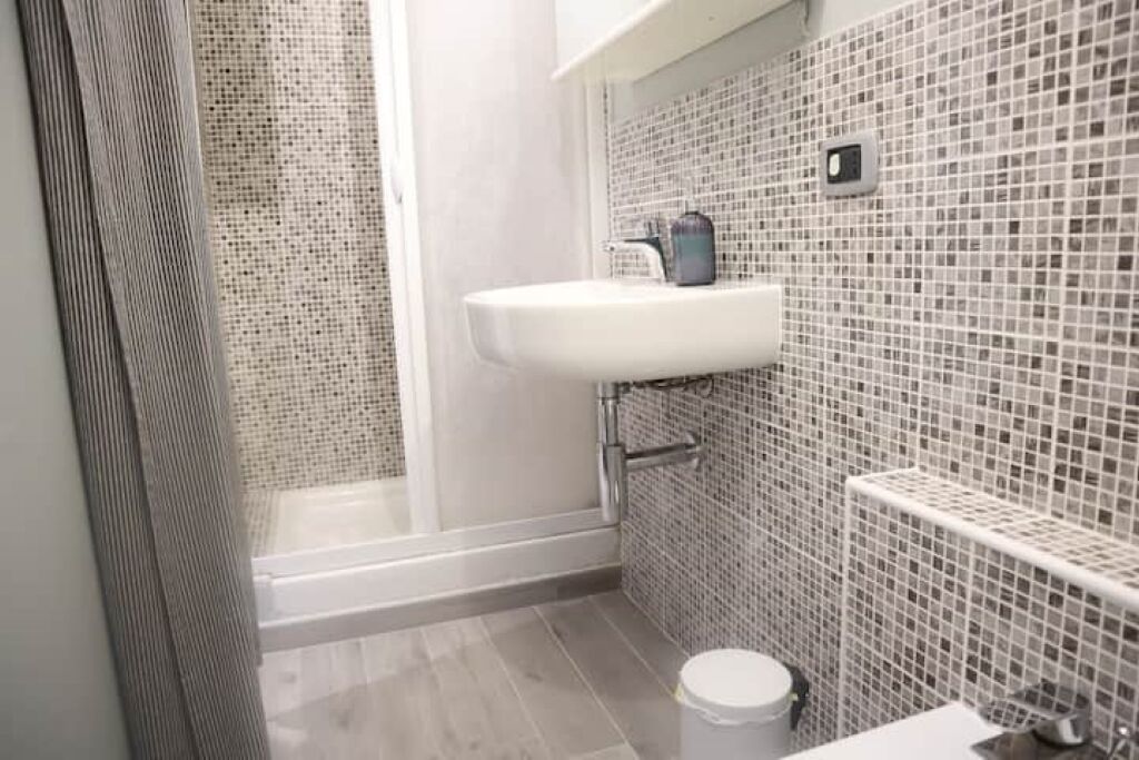 Dusche, Haartrockner, Bidet, Handtücher