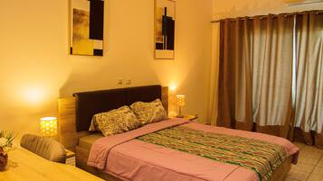 Comfort Apartment | Individually decorated, individually furnished, desk, laptop workspace