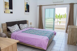 Decoración personalizada, muebles diferentes y escritorio 