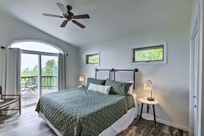 4 makuuhuonetta, silitysrauta/-lauta, ilmainen Wi-Fi, vuodevaatteet