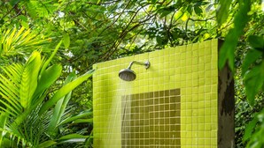 A green-tiled shower enclosure surrounded by lush greenery. - Locomo Boutique, Morjim - Cozy tropical stay, near beach (Morjim)