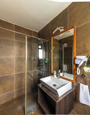 Free toiletries, hair dryer, slippers - Locomo Boutique, Morjim - Cozy tropical stay, near beach (Morjim)