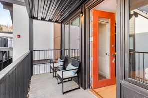 Property grounds - Ski-in/Out Renovated 3BR, 3BA w AC, Pool & Hot-tub (Aspen)