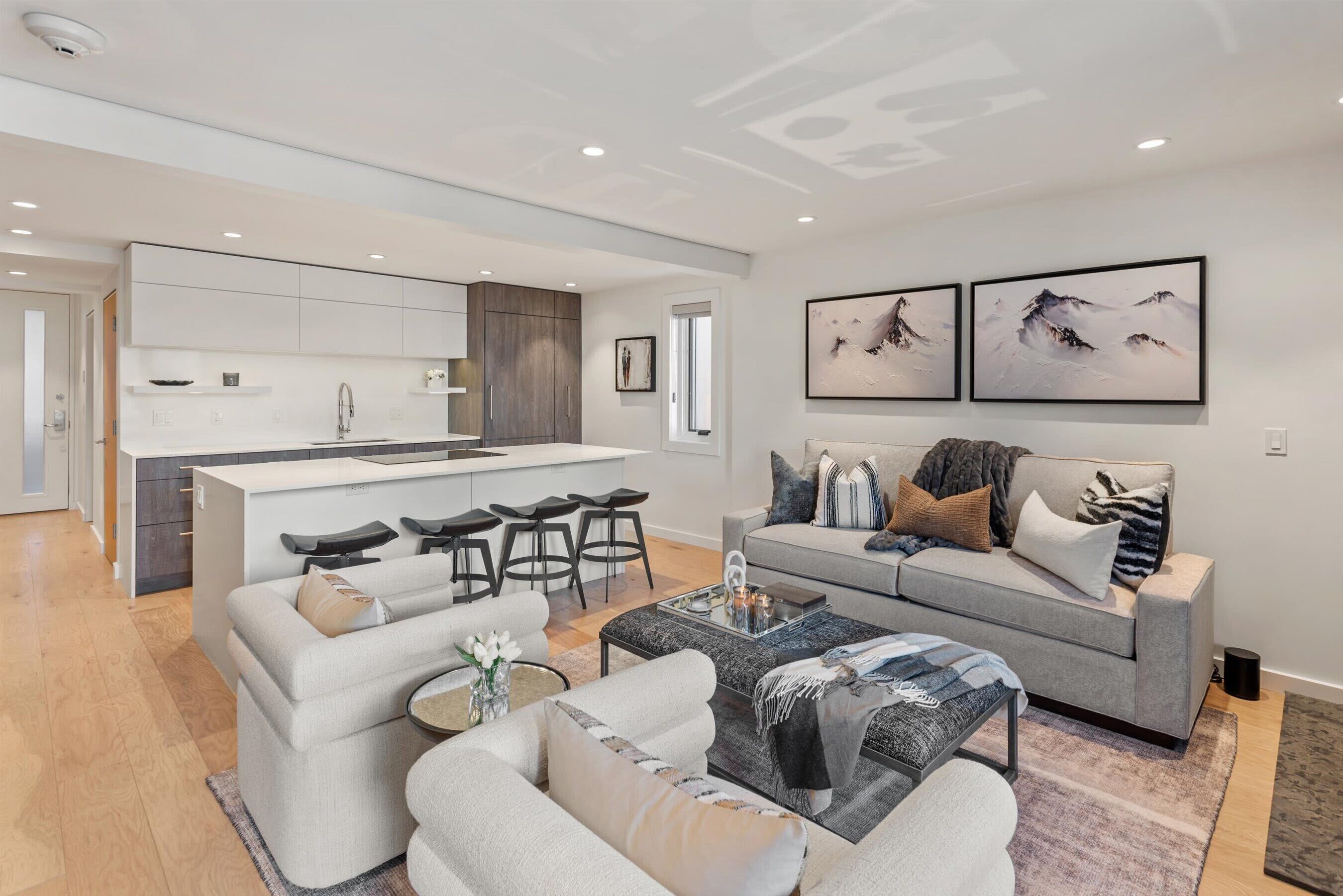 TV connectée, cheminée, chaîne hi-fi, espaces bureaux