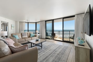 Beautiful and relaxing ocean front view from the living room