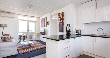 This apartment is a 1 bedroom(s), 1 bathrooms, located in Fremantle, WA.
