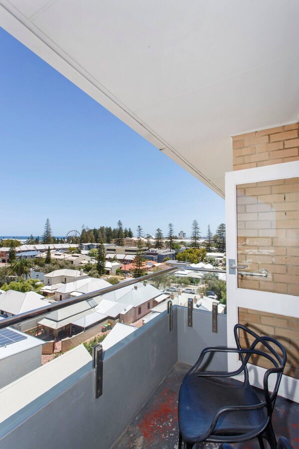 Property grounds - This apartment is a 1 bedroom(s), 1 bathrooms, located in Fremantle, WA. (Fremantle)