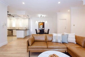 Smart TV, offices - Diamonds By The Dock|2 King Beds •Premium West End (Fremantle)