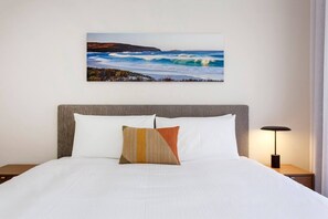 2 bedrooms, desk, iron/ironing board, travel crib - Diamonds By The Dock|2 King Beds •Premium West End (Fremantle)