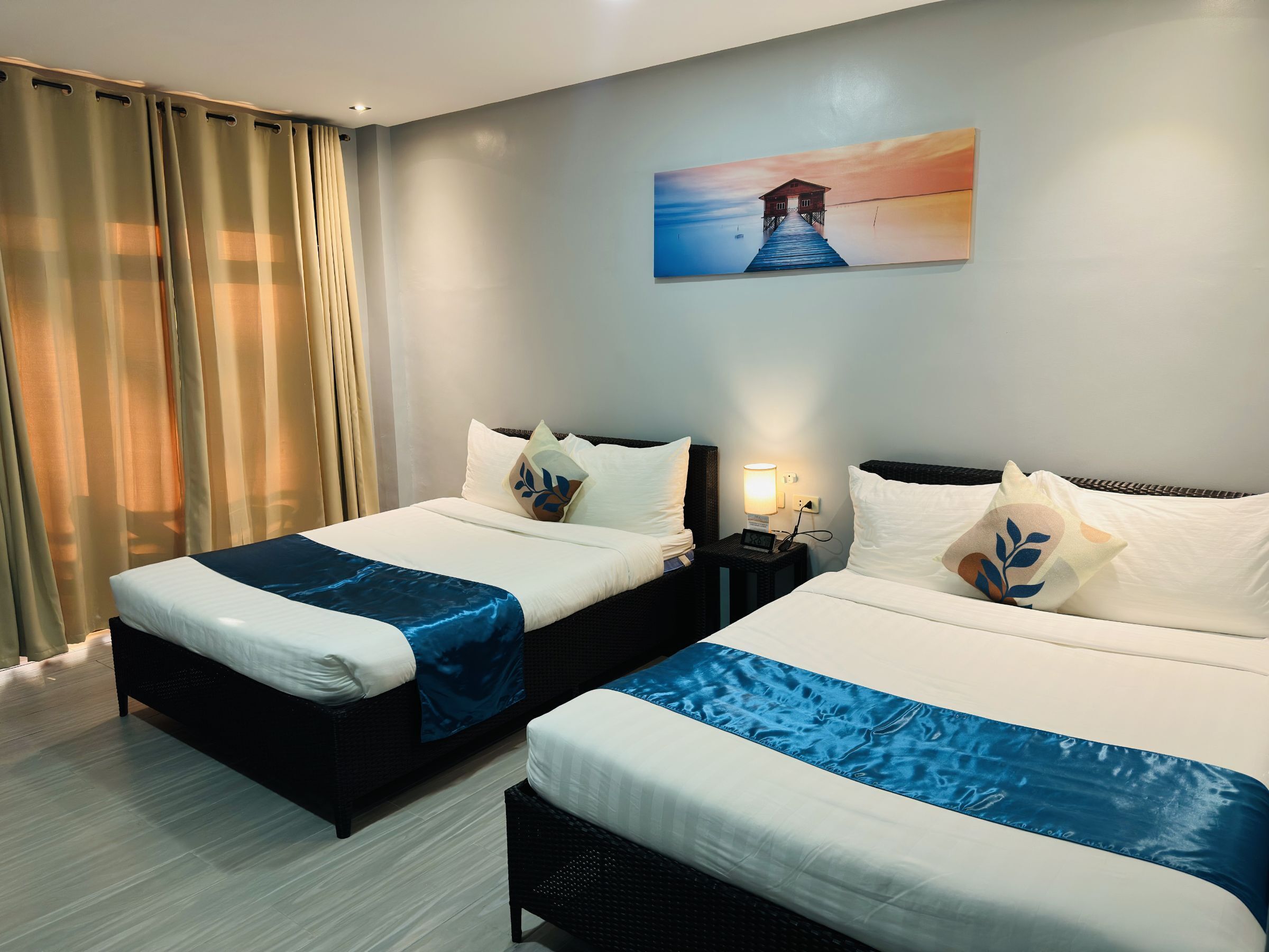 Chambre Familiale | Bureau, fer et planche à repasser, Wi-Fi gratuit, draps fournis