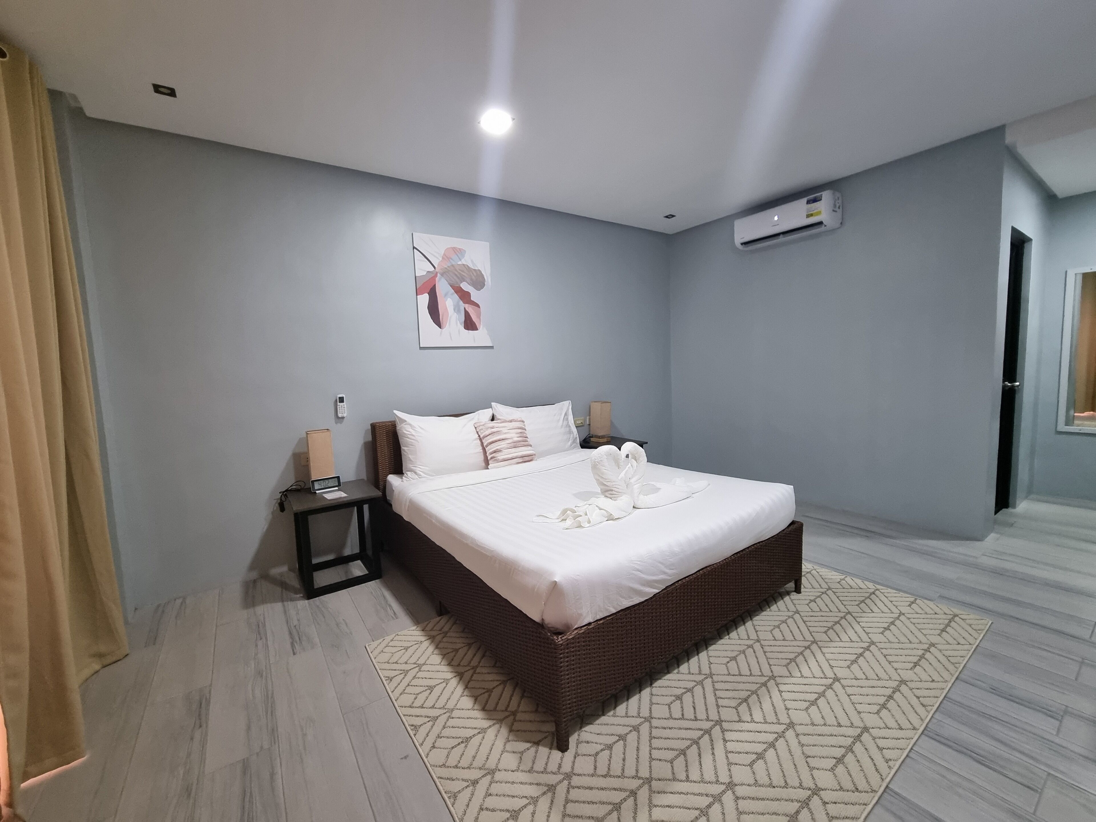 Desk, iron/ironing board, free WiFi, bed sheets