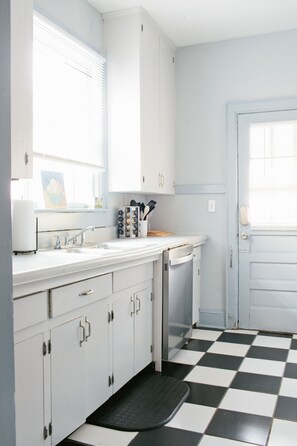 Fridge, microwave, oven, stovetop - Charming 2BR Gem in Cloverdale | Pet Friendly (Montgomery)