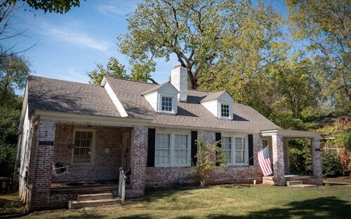 Charming 2BR Gem in Cloverdale | Pet Friendly