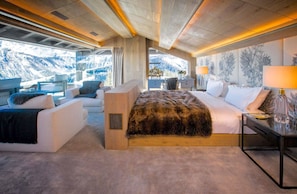 6 bedrooms, iron/ironing board, WiFi, bed sheets