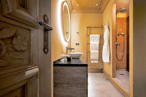 Dusche, Whirlpool, Haartrockner, Bidet