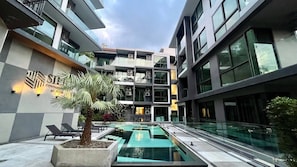 Leilighet, 2 soverom, tilgjengelighetstilpasset, balkong | Basseng | Utendørsbasseng