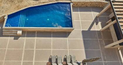 New 2-bedroom, 2-bath condo at Vista Azul with Medano Beach and marina views. Enjoy a bright living space, spacious patio, shared BBQ and firepit, and a pool nearby. Just minutes from downtown—perfect for relaxing and exploring Cabo.
