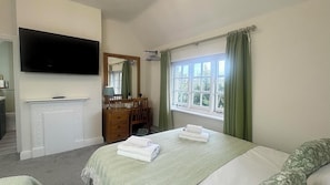 Basic Double Room - The Cricketers Inn (Winchester)