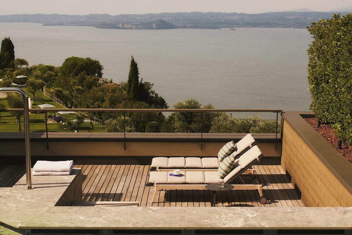 Premium-Suite, eigener Pool, Seeblick | Terrasse/Patio