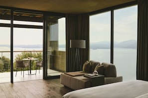 1 bedroom, premium bedding, down duvets, minibar