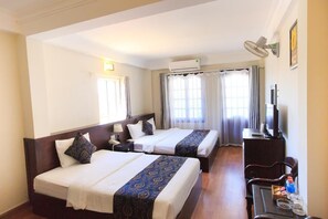 1 Schlafzimmer, Schreibtisch, WLAN, Bettwäsche