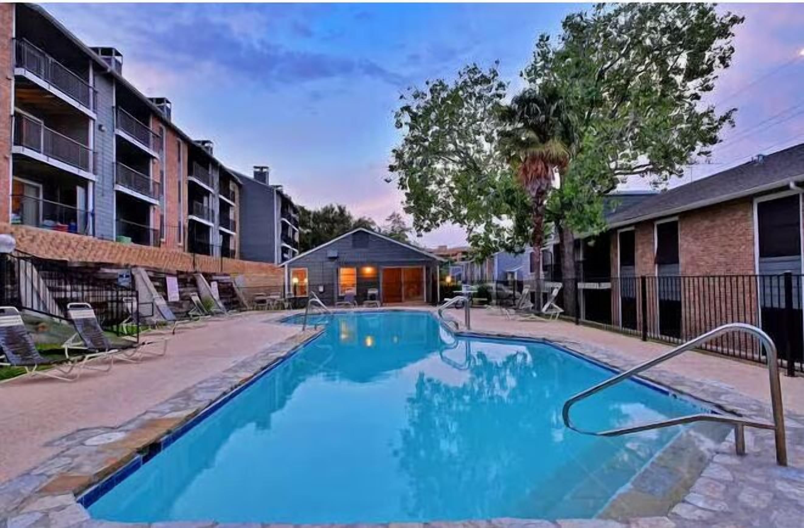 State of the Art One bedroom Apartment, Parking