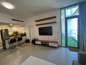 55-inch Smart TV with satellite channels - Homes 2 Retreat - The Pulse Residency (Dubai)