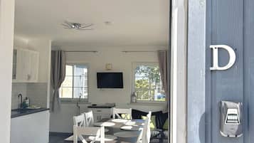 Family Apartment | Premium bedding, bed sheets