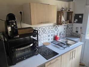 Fridge, microwave, oven, stovetop - Description en anglais (Veules-les-Roses)