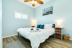 3 bedrooms, WiFi, bed sheets - Rod 'N' Reel Retreat - Great Fishing & Boating! (Galveston)