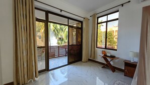 Pillowtop beds, in-room safe, WiFi (free) - Blue Tides Hotel (Nungwi)