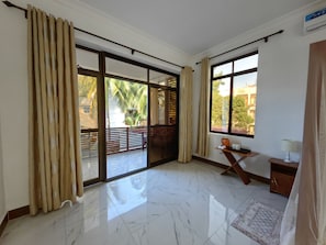 Pillowtop beds, in-room safe, free WiFi - Blue Tides Hotel (Nungwi)