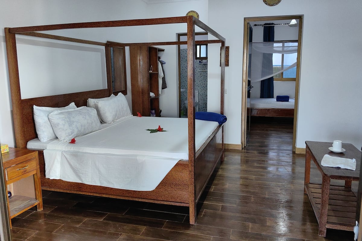 Habitación familiar con 1 cama doble o 2 individuales | Colchones con acolchado adicional, caja fuerte, wifi gratis