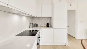 Apartament bàsic | Cuina privada | Frigorífic, microones, forn i placa de cuina 