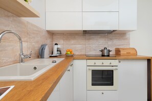 Dishwasher, coffee/tea maker, cookware/dishes/utensils - Beige Studio for 4 in Gdynia by Renters (Gdynia)