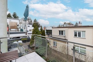 Studio, Balcony | Balcony - Beige Studio for 4 in Gdynia by Renters (Gdynia)