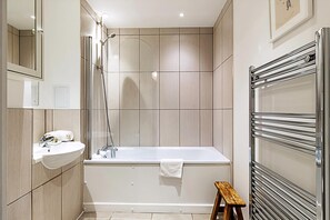 Apartment | Bathroom - Spacious and Trendy Shoreditch Flat (London)