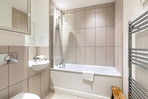 Apartment | Bathroom - Spacious and Trendy Shoreditch Flat (London)