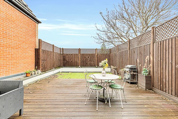 เบสิกอพาร์ทเมนท์ | บริเวณภายนอก